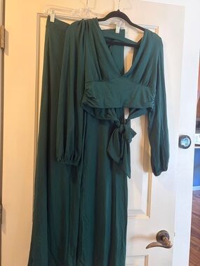 NWT Lulu’s Forrest Green Flared Pants and Long Sleeve Crop Set Size Medium